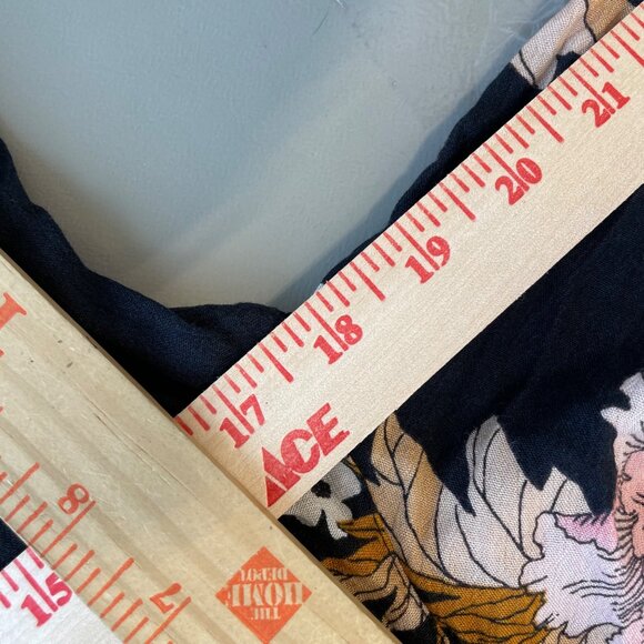 Billabong Shirt Size Medium Floral Crop Flare Sleeve Blouse Button Front Tie Nec - Picture 5 of 7